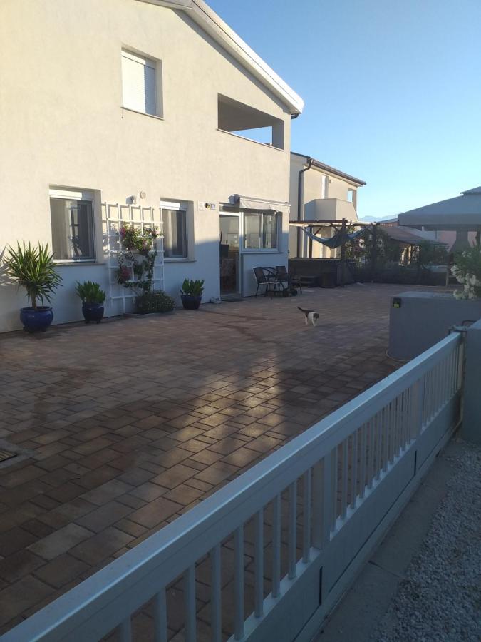 Apartment Dvorak Vir Luaran gambar